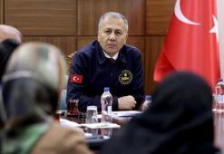 Bakan Yerlikaya, 'Diyarbakır Anneleri' ile bir araya geldi