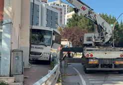 Cenaze dönüşü, polis ve yakınlarını taşıyan midibüs duvara çarptı: 3’ü polis, 7 yaralı