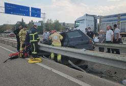Bursa'da kontrolden çıkan otomobil rejüfe çarptı: 4 yaralı