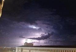 Diyarbakır'da şimşekler geceyi gündüze çevirdi