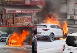 Sultangazi'de park halindeki cip alev alev yandı