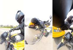 Etrafına bakınırken motosikletiyle önünde duran taksiye çarptı