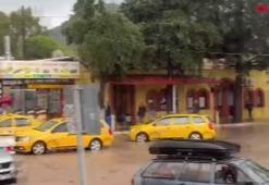 İzmir'de sağanak etkili oldu