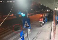 Motosikletin çarptığı yayanın yanından geçip yola devam ettiler