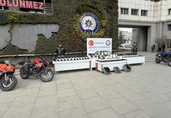 İstanbul'da 'motosikletli' suç örgütlerine düzenlenen operasyonlarda ele geçirilenler sergilendi