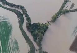 Gökçeada'da sağanak su baskınlarına yol açtı; heyelan nedeniyle yol kapandı