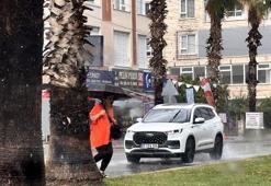 Antalya'da sağanak yaşamı olumsuz etkiledi