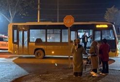 Bursa'da özel halk otobüsünün çarptığı yaya yaralandı