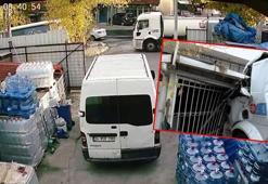 Küçükçekmece'de park halindeki tanker kayarak iş yerine çarptı
