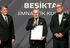 Beşiktaş'ta Divan Kurulu Başkanlığına seçilen Ahmet Ürkmezgil ve Divan Başkanlık Kurulu üyeleri mazbatalarını aldı