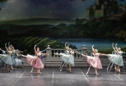 'Kuğu Gölü' balesi AKM'de prömiyer yaptı