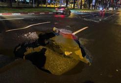 Vatan Caddesi'nde çöken yol toprakla dolduruldu