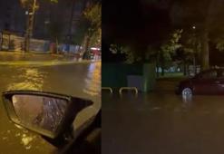 İstanbul'da sağanak sonrası caddeler su içinde kaldı; araçlar ilerlemekte zorluk yaşadı