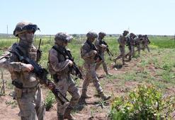 Sınırı kaçak yollarla geçen 2 Suriyeli, yaralı bulundu