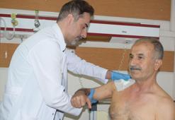 Tenis oynarken omzu çıkan hasta, özel plakla ameliyat edildi