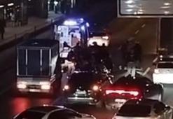 Küçükçekmece'de, kazaya karışan motosiklete ambulans çarptı: 2 yaralı