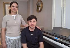 Doğuştan absolut kulak otizmli Emre, müzik yeteneğiyle güzel sanatları hedefliyor