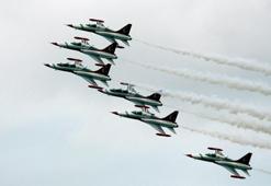 Türk Yıldızları’ndan Edirne’de gösteri uçuşu