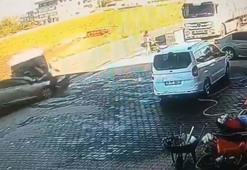 Diyarbakır’da otomobille minibüsün çarpıştığı kazada 3 kişi yaralandı; o anlar kamerada