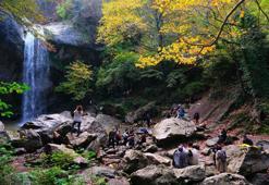 Sonbahar yürüyüşünde doğaseverler Doğançay Şelalesi’nde buluştu