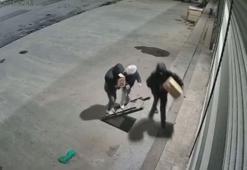 Bayrampaşa'da kafasına şeffaf poşet geçirip güvercin çalan şüpheliler kamerada