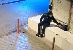 Kepengini kaldırıp, boşluktan girdikleri dükkandan cep telefonu çalan 3 kardeş yakalandı