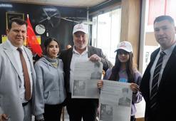 Cumhuriyet'in 102’nci yılında 102 öğrenci gazete, bayrak ve şapka dağıttı