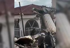 Ankara'da 2 ilçede dolu yağdı; minare devrildi