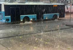 Antalya'da sağanak ve dolu hayatı felç etti