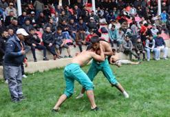 Cumhuriyet ile yaşıt Karakucak Güreşleri'nde 403 pehlivan meydana çıktı