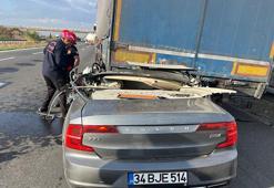 TIR'a arkadan çarpan otomobilin sürücüsü öldü