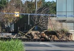 Ümraniye'de istinat duvarı inşaat sırasında yıkıldı; yol çöktü
