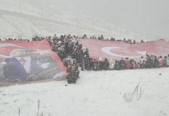 Dağcılar, Cumhuriyet tırmanışında tipiye yakalandı