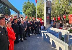 Dünya tarihinde ilk defa uçak gemisi batıran Topçu Yüzbaşı Aker'in anıt mezarı açıldı