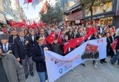 Avcılar'da 102'nci yıl dönümünde Cumhuriyet yürüyüşü