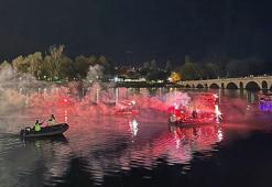 Edirne'de Meriç Nehri'nde kayıklarla fener alayı
