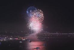 İstanbul Boğazı'nda Cumhuriyet Bayramı havai fişek gösterileri eşliğinde coşkuyla kutlandı