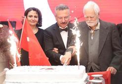 Eskişehir’de Cumhuriyet Pastasını 102 yaşındaki Ali Sezer kesti