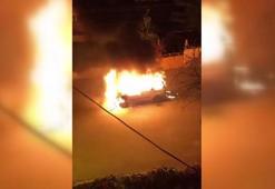 Hareket halindeki hafif ticari araç alev alev yandı