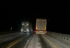 Kar ve buzlanma nedeniyle Ilgar Geçidi’nde TIR’lar mahsur kaldı