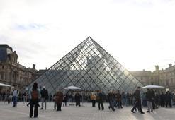 Louvre soygununda iki şüpheli suçunu itiraf etti