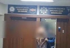 Anne ve oğlu tutuklandı; ellerindeki uyuşturucuyu kot pantolonlarla takas etmişler