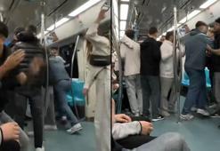 Marmaray'da iki grubun tekme ve yumruklu kavgası kamerada
