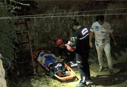 Kurtarma sırasında üşüyen turiste yeleğini verdi