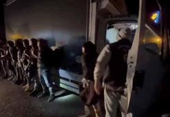 Durdurulan 2 araçtan 38 kaçak göçmen çıktı; 2 tutuklama