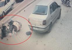 Motosiklet yayaya çarptı; 2 yaralı