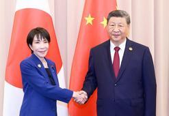 Çin Devlet Başkanı Şi, Japonya Başbakanı Sanae ile bir araya geldi
