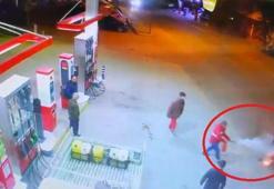 Bursa'da alev alan motosiklet akaryakıt istasyonuna devrildi: O anlar kamerada