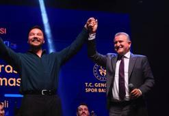 Bakan Bak, Gençler Arası Ses Yarışması Türkiye Finali'ni izledi, sanatçılarla şarkı söyledi