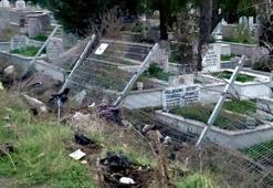 Alkollü sürücünün kullandığı otomobil, mezarlığa girdi
